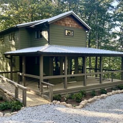 Piney House at The Retreat at Sunset Bluff
