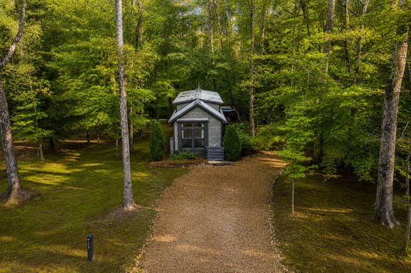 Nature's Oasis at The Retreat at Deer Lick Falls - Image 1